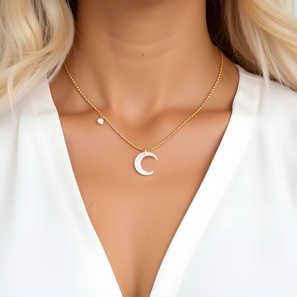 Nacar moon w beads chain